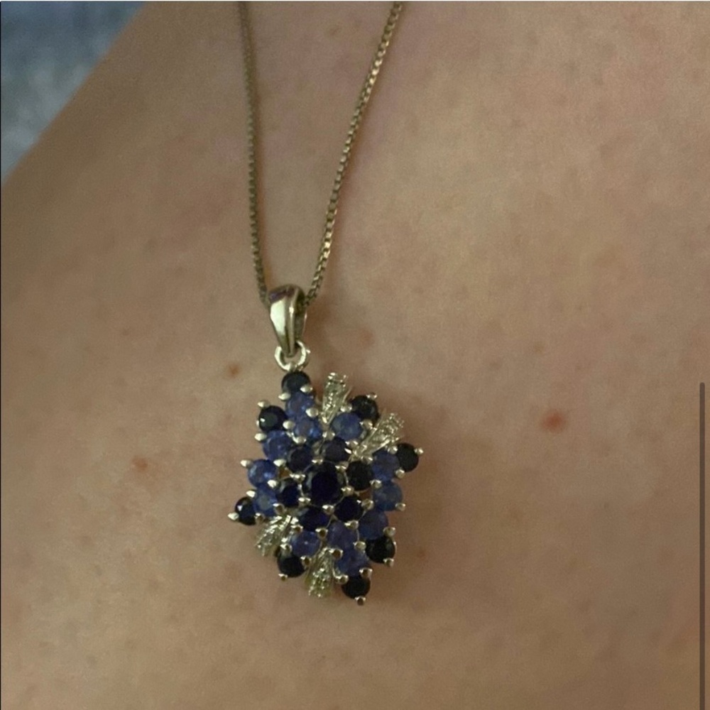 Elegant Blue and Gold Pendant Necklace
